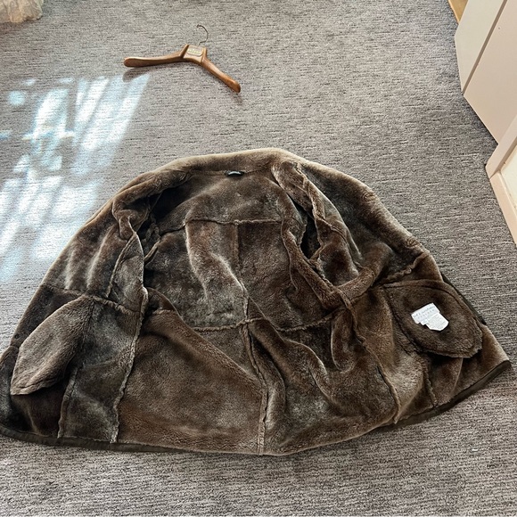 Men’s shearling fur coat - Picture 6 of 16